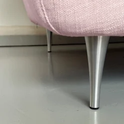 Divano a 2.5 posti Casquet Rosa Ortensia di DDP Studio