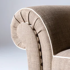 Divano Borghese beige a due posti