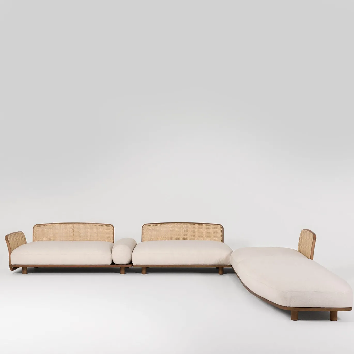 Divano Ellipse White a 3 moduli di Chiara Andreatti