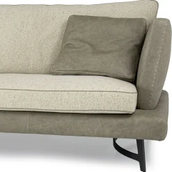 Divano Martin grigio con base in metallo