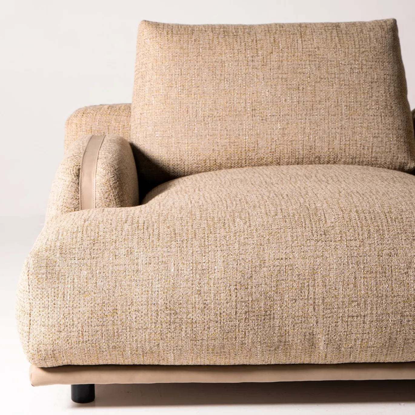 Divano Paloma in Tessuto Beige con Chaise Longue e Lato Libero