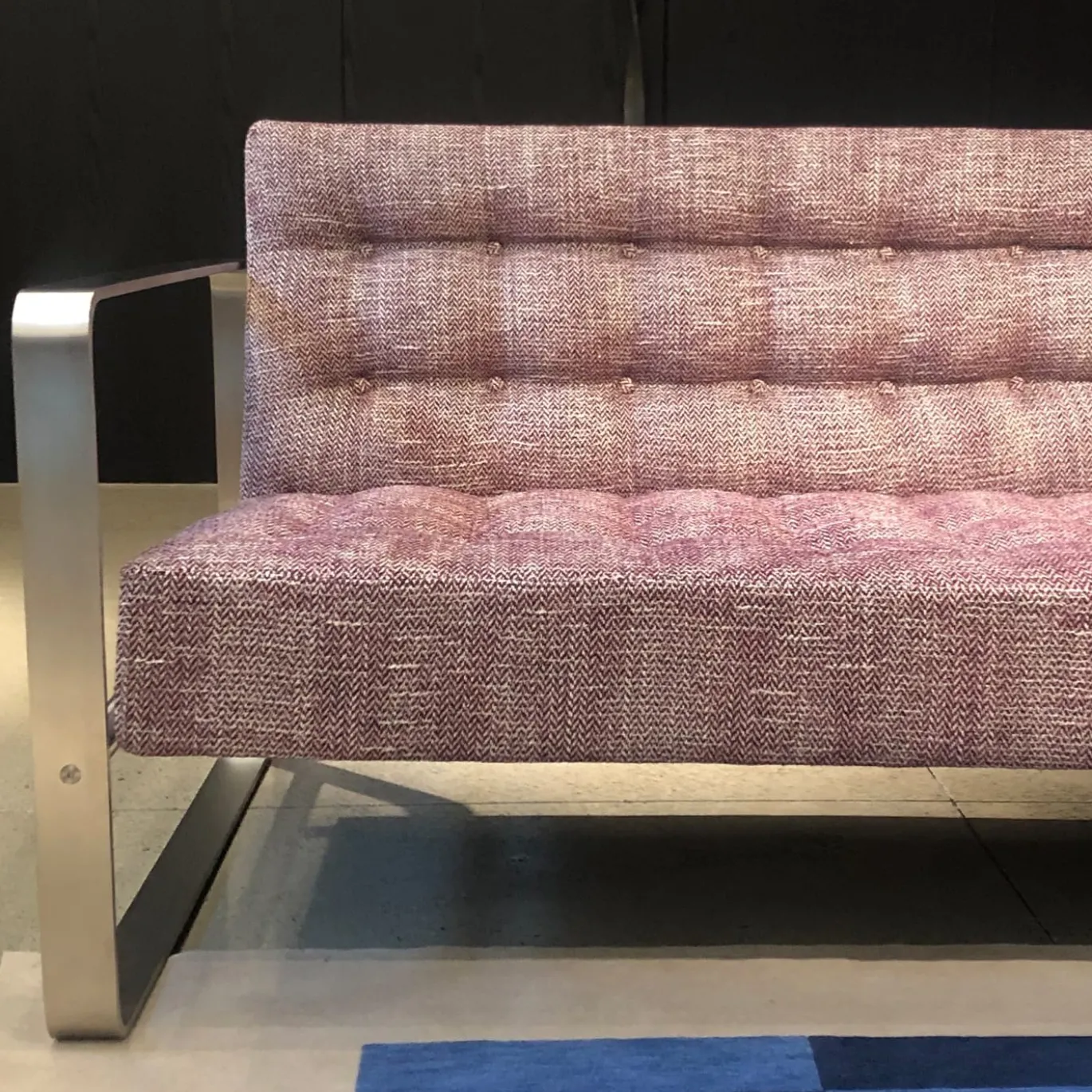 Divano rosso T33 di Franco Albini