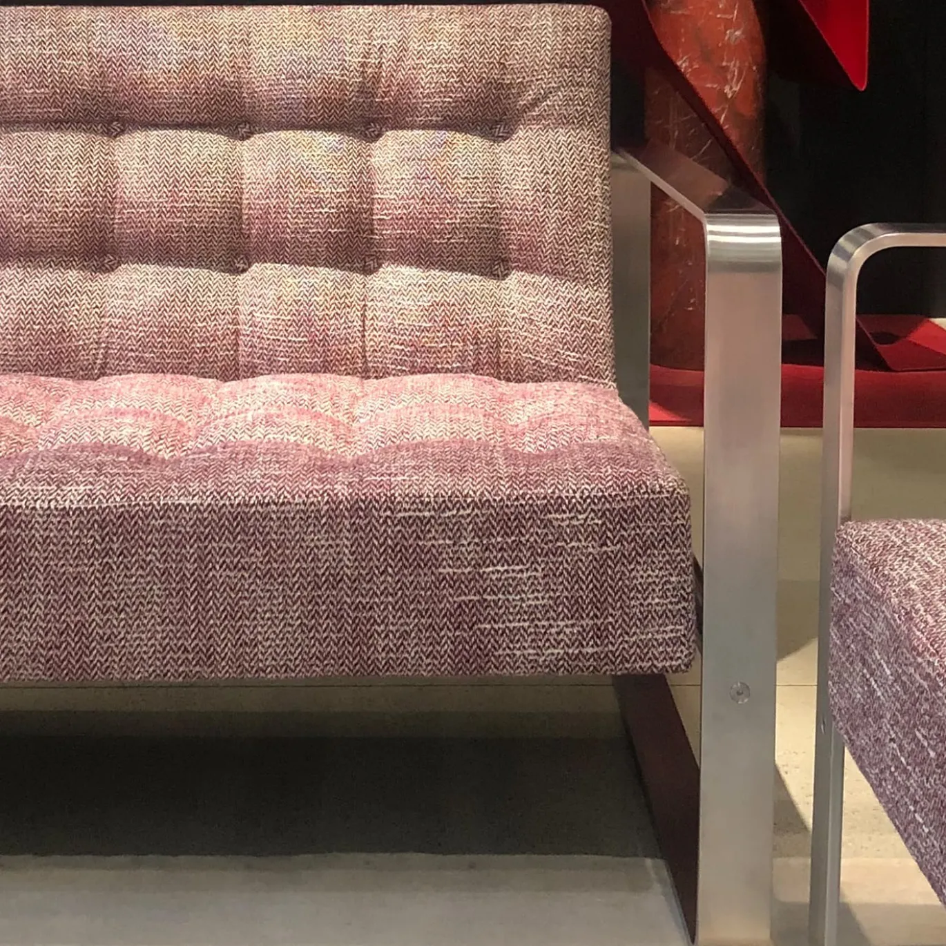 Divano rosso T33 di Franco Albini