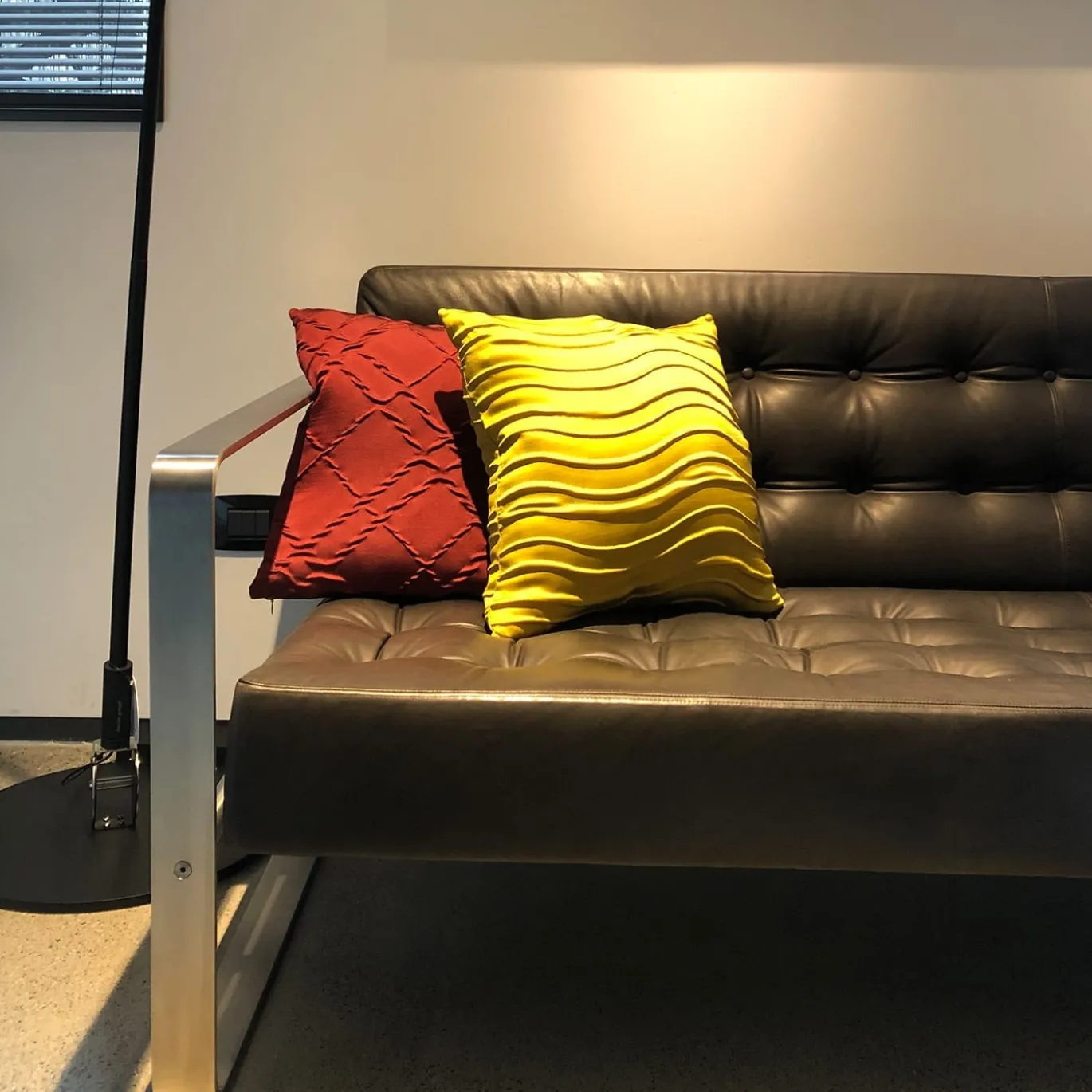 Divano T33 nero di Franco ALbini