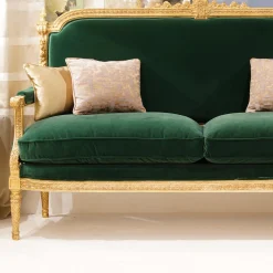 Divano verde e oro in stile Lous XVI