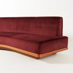 Divano Wild Back Curved Red Wine di Lorenza Bozzoli