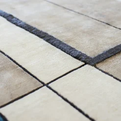 Faces Reloaded Marked Warm Rug #7 di Dainelli Studio