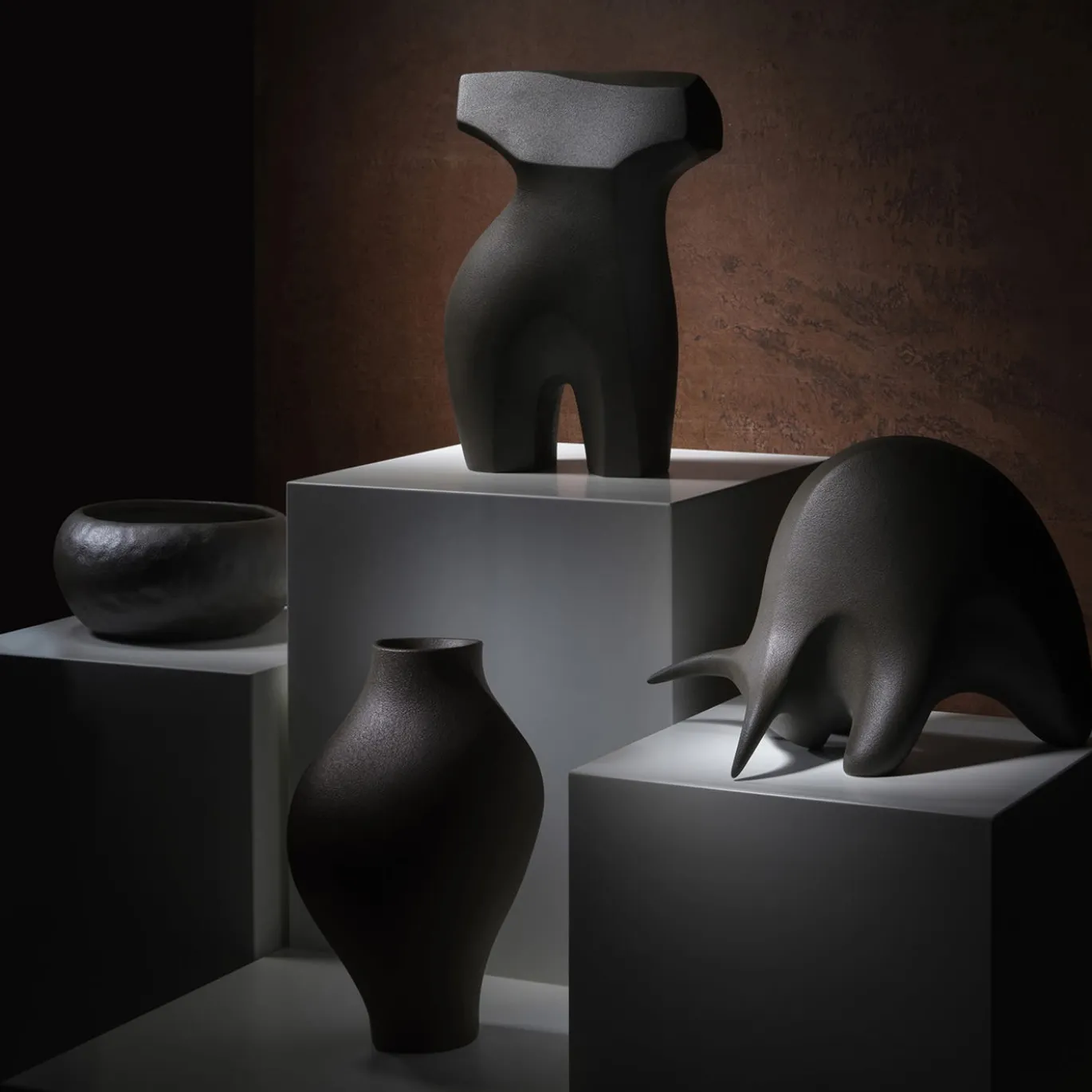 Figura femminile Irua Scultura