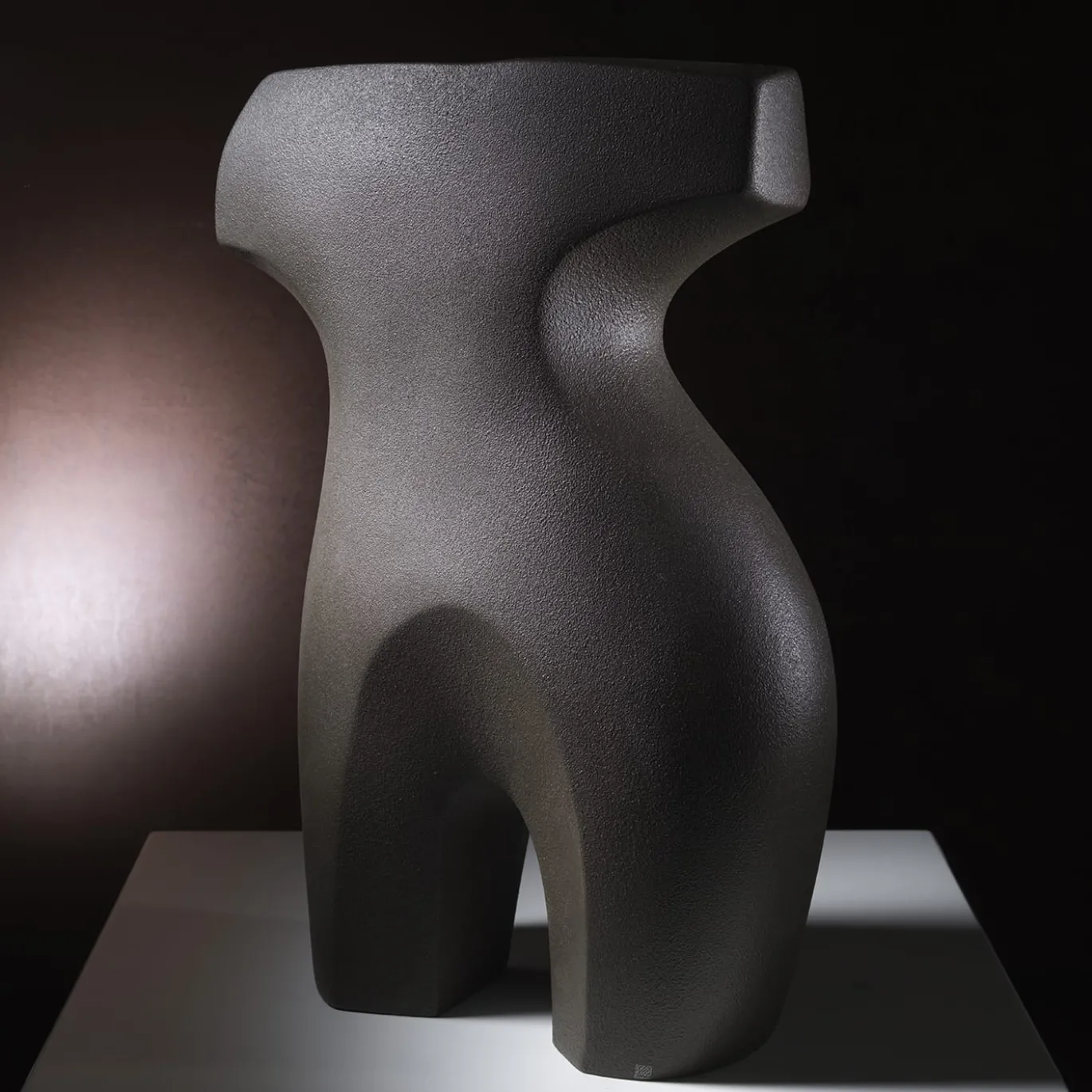 Figura femminile Irua Scultura
