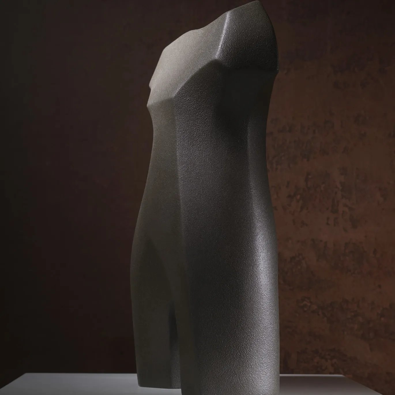 Figura femminile Irua Scultura