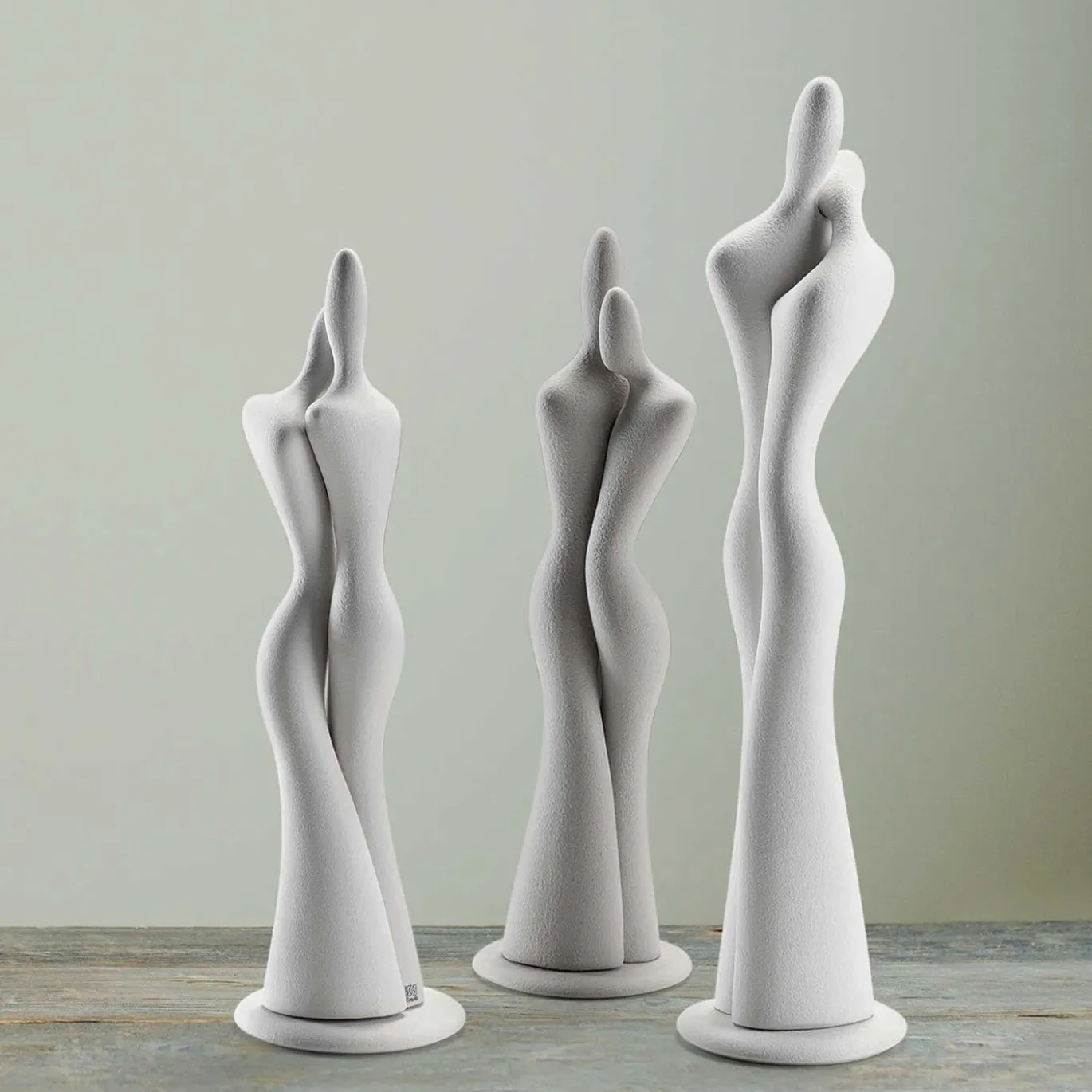 Figurina Coppia di Innamorati in Ceramica Bianca