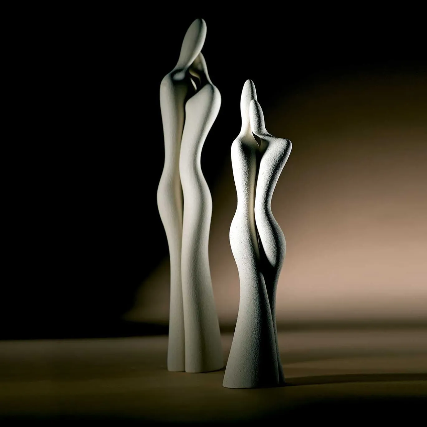 Figurina Coppia di Innamorati in Ceramica Bianca