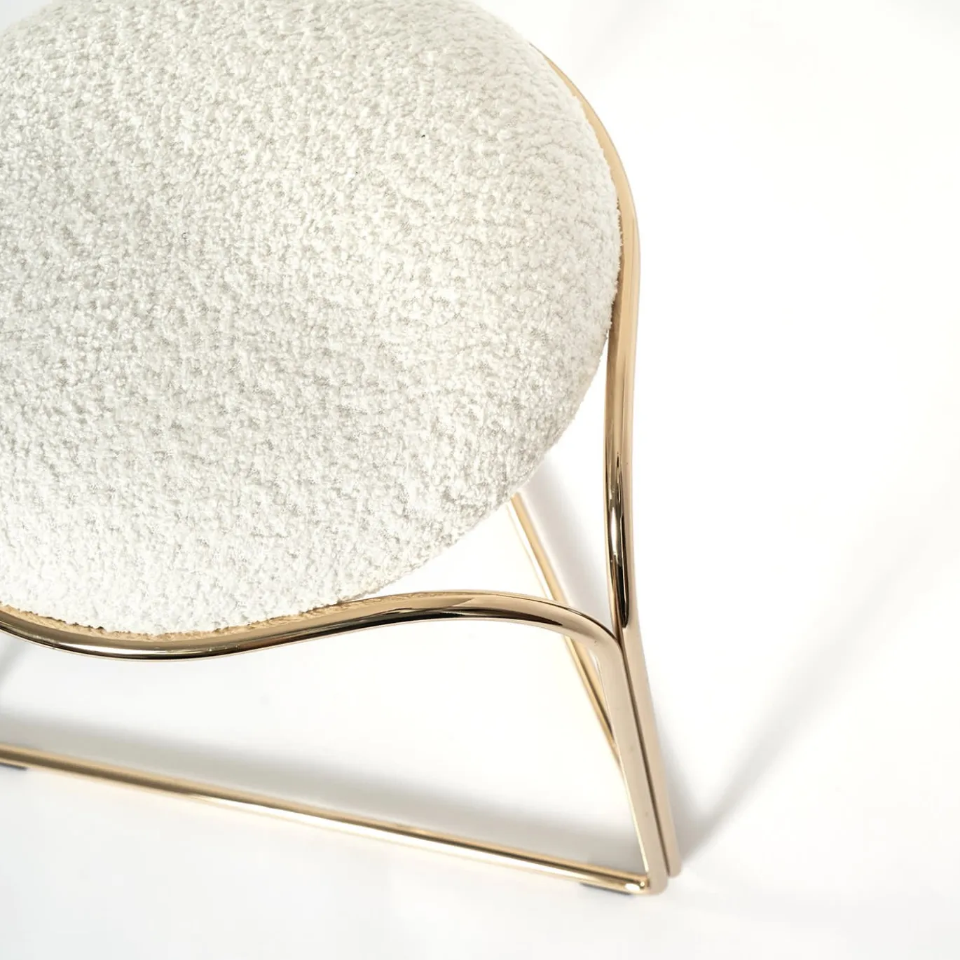 FLOW SCULTOREO SEDIA MINIMAL IN ORO E BIANCO