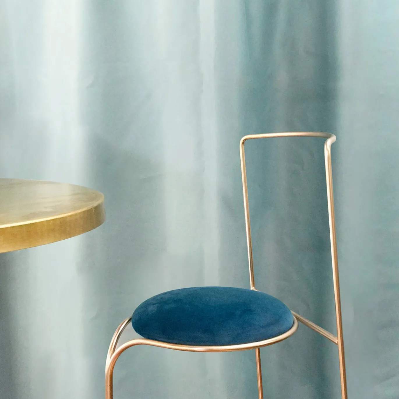 FLOW SCULTOREO SEDIA MINIMAL ORO E BLU