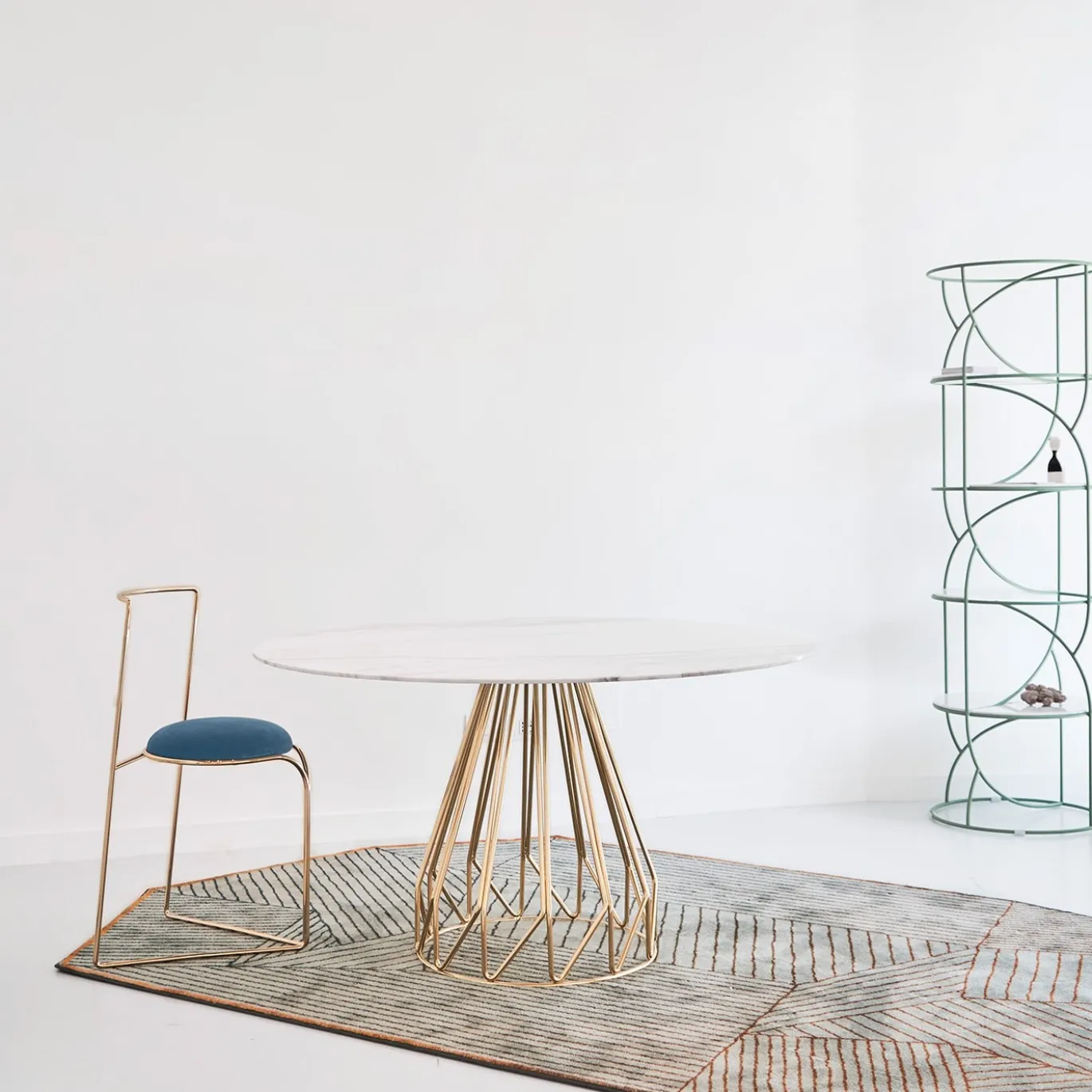 FLOW SCULTOREO SEDIA MINIMAL ORO E BLU