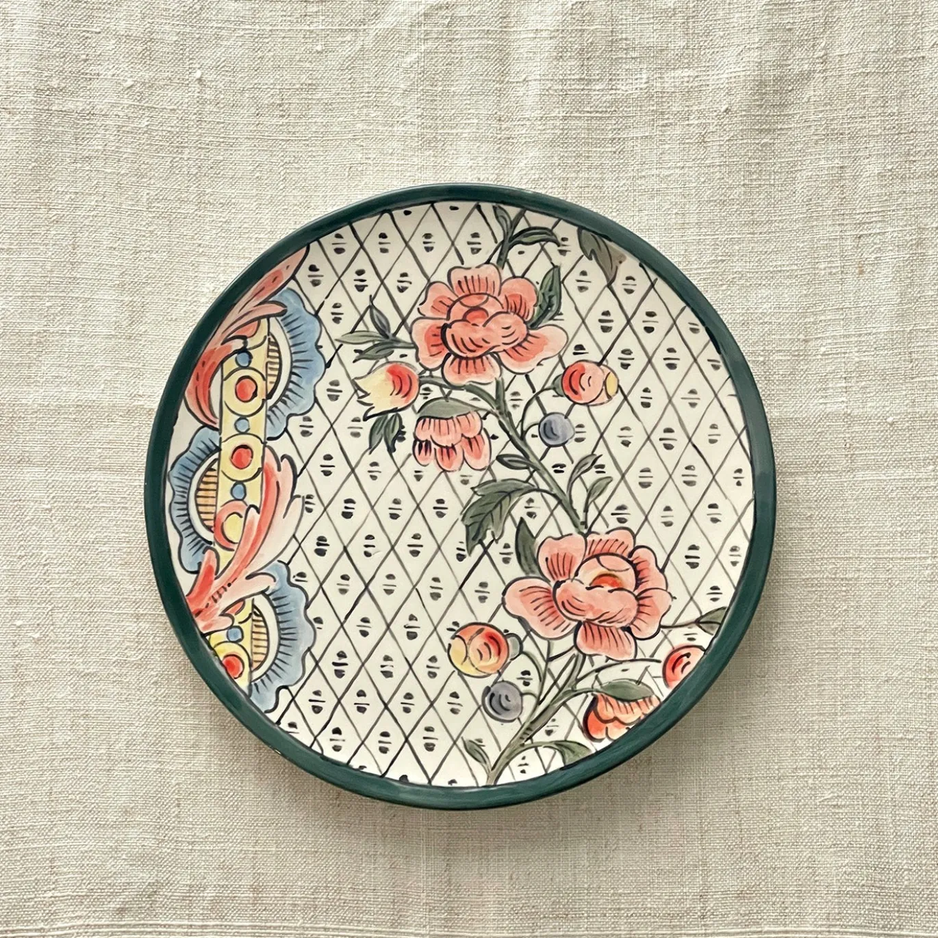 Frammento N.2 Piatto Decorativo in Ceramica Dipinto a Mano con Motivi Floreali