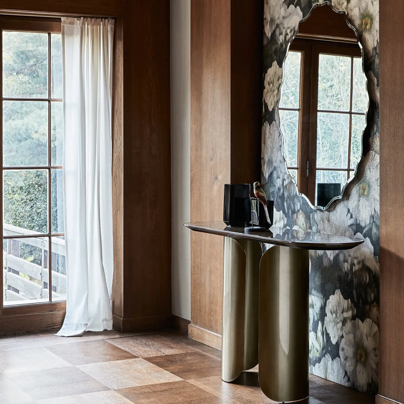 Gabriel Base in metallo con finitura ottone spazzolato e piano in marmo Magic Brown Console