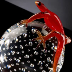 Geco di vetro rosso su sfera