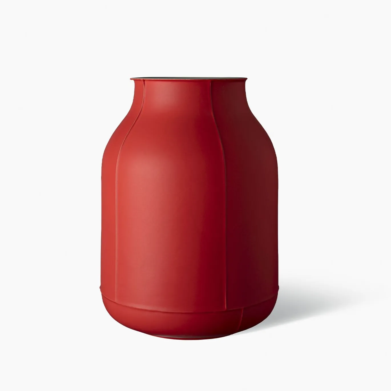Grande vaso a botte rosso di Benjamin Hubert
