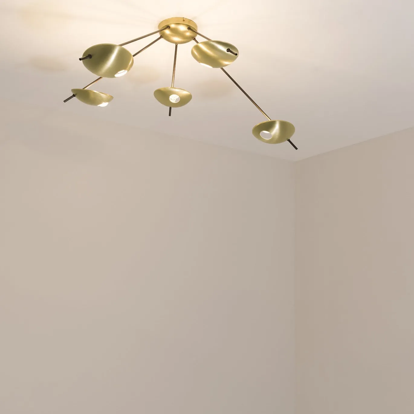 Helios Quinque II, lampada da soffitto/parete