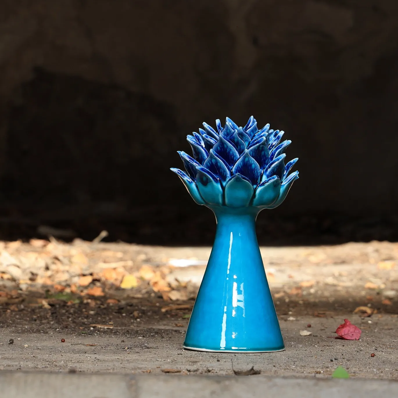 Il candeliere in ceramica turchese e blu La Cynaria