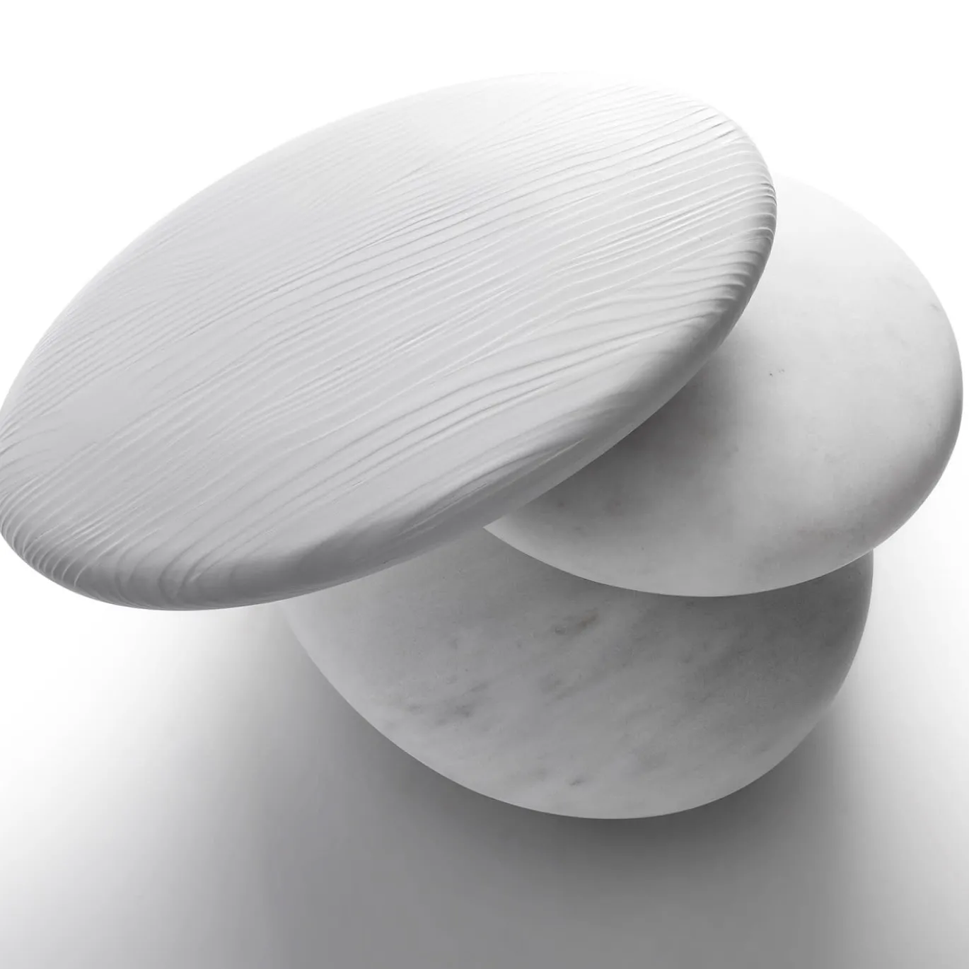 Keir Small Oval in Bianco del Re con seduta in legno Larice Bianco