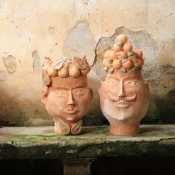 La Dama Di Corte Delle Pere Vaso figurativo in terracotta