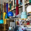 Lampada a sospensione B'Anthology in blu elettrico e foglie d'oro