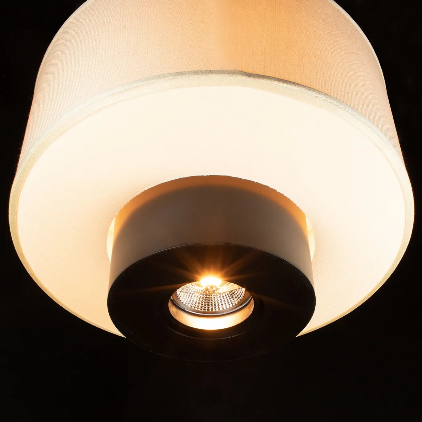 Lampada a sospensione cilindrica Poesia in lino avorio e acciaio
