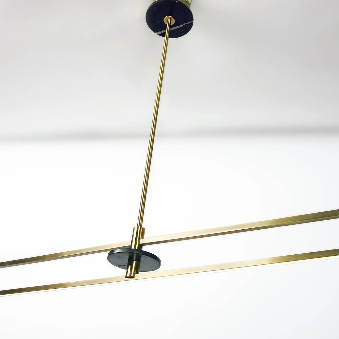 Lampada a sospensione Essential Stick in ottone satinato