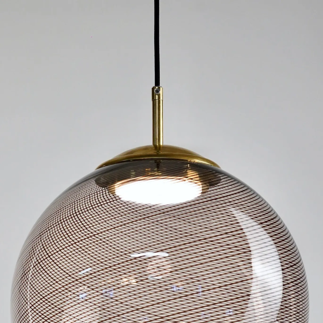 Lampada a Sospensione Gaia in Vetro di Murano Sfera Bianca e Nera #2