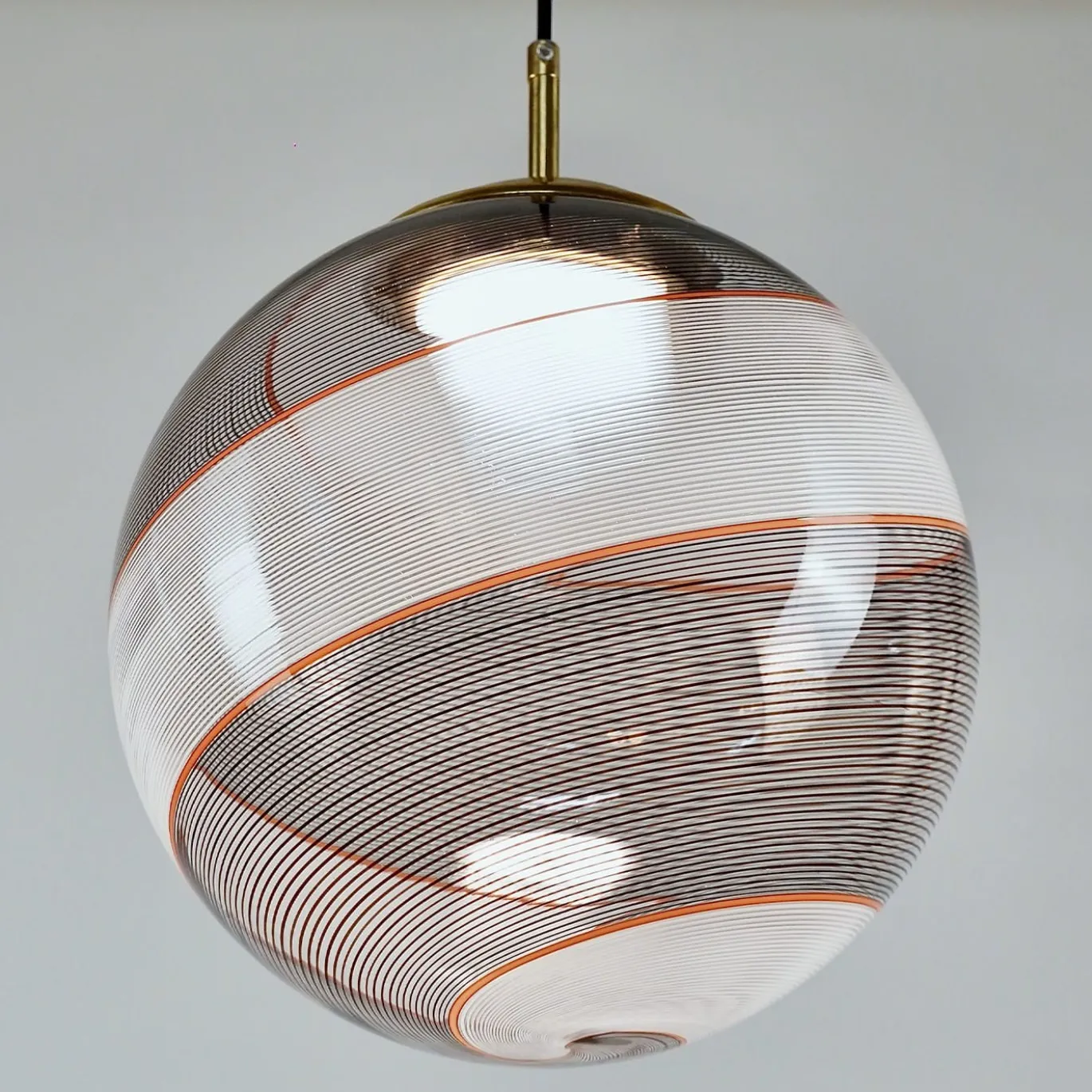 Lampada a Sospensione Gaia in Vetro di Murano Sfera Bianca e Nera #1
