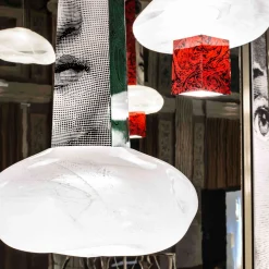 Lampada a sospensione grande Through The Clouds di Atelier Fornasetti
