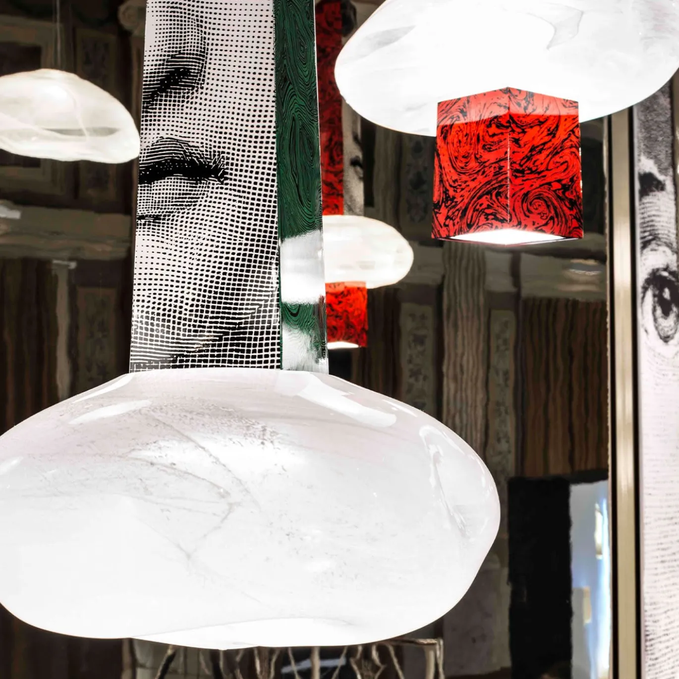 Lampada a sospensione grande Through The Clouds di Atelier Fornasetti