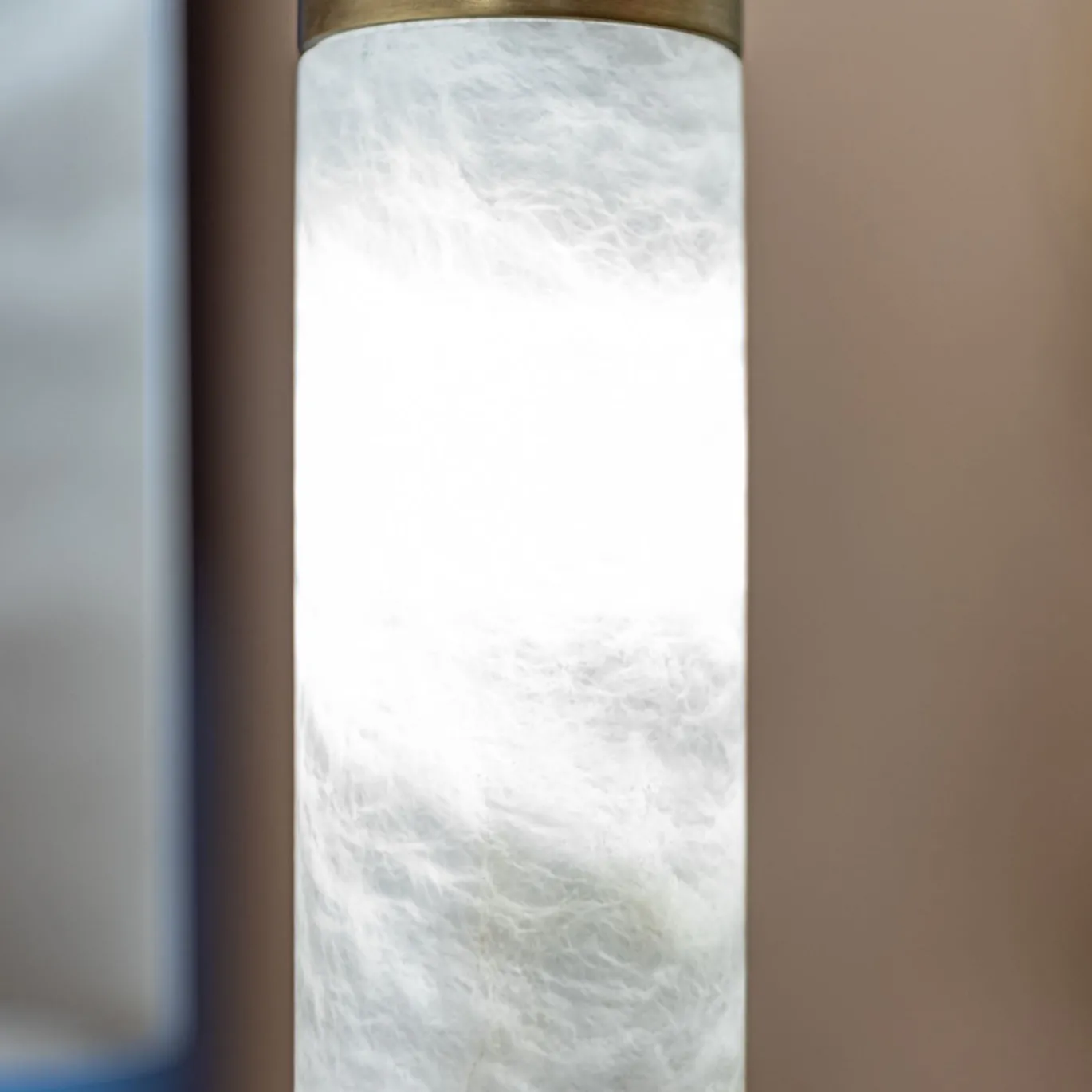 Lampada a sospensione in tubo di alabastro