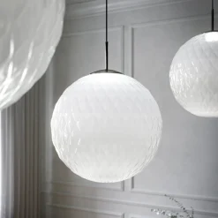 Lampada a sospensione in vetro opalino sferico Venice Moon