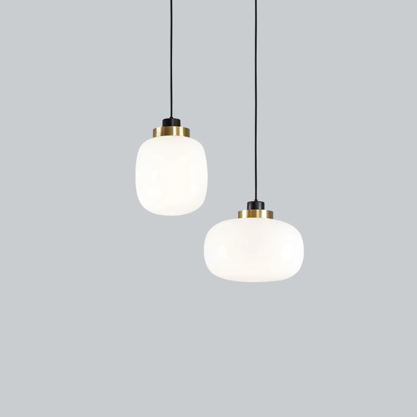 Lampada a sospensione Legier in vetro bianco opale con dettaglio in oro