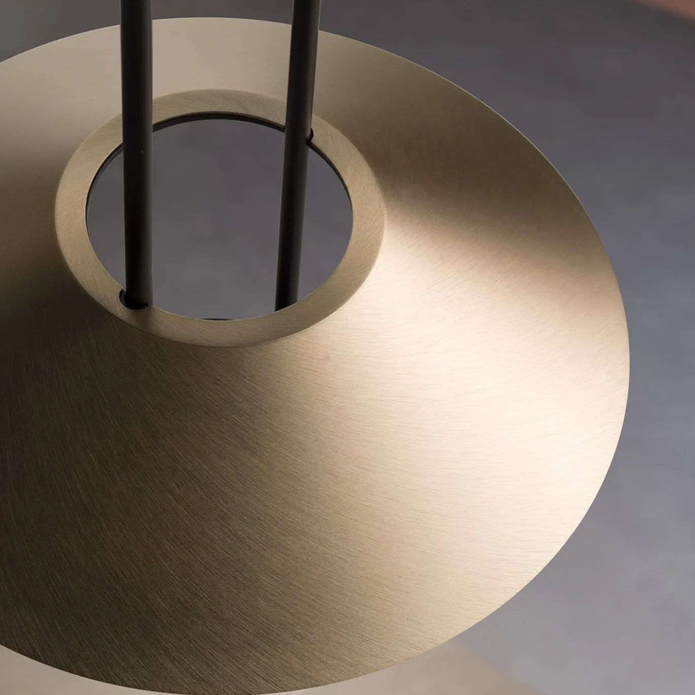 Lampada a sospensione Luppiter S 1 in metallo galvanizzato e nero opaco