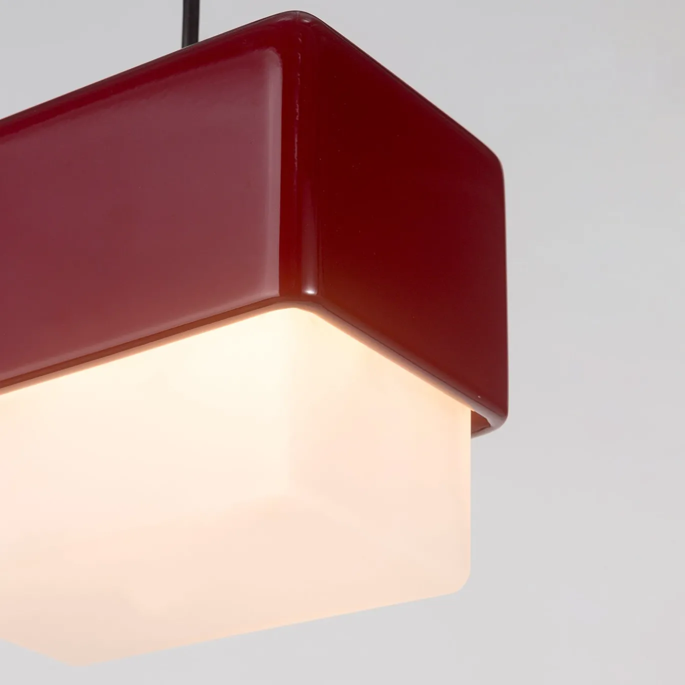 Lampada a sospensione rettangolare SOLIDS rossa media