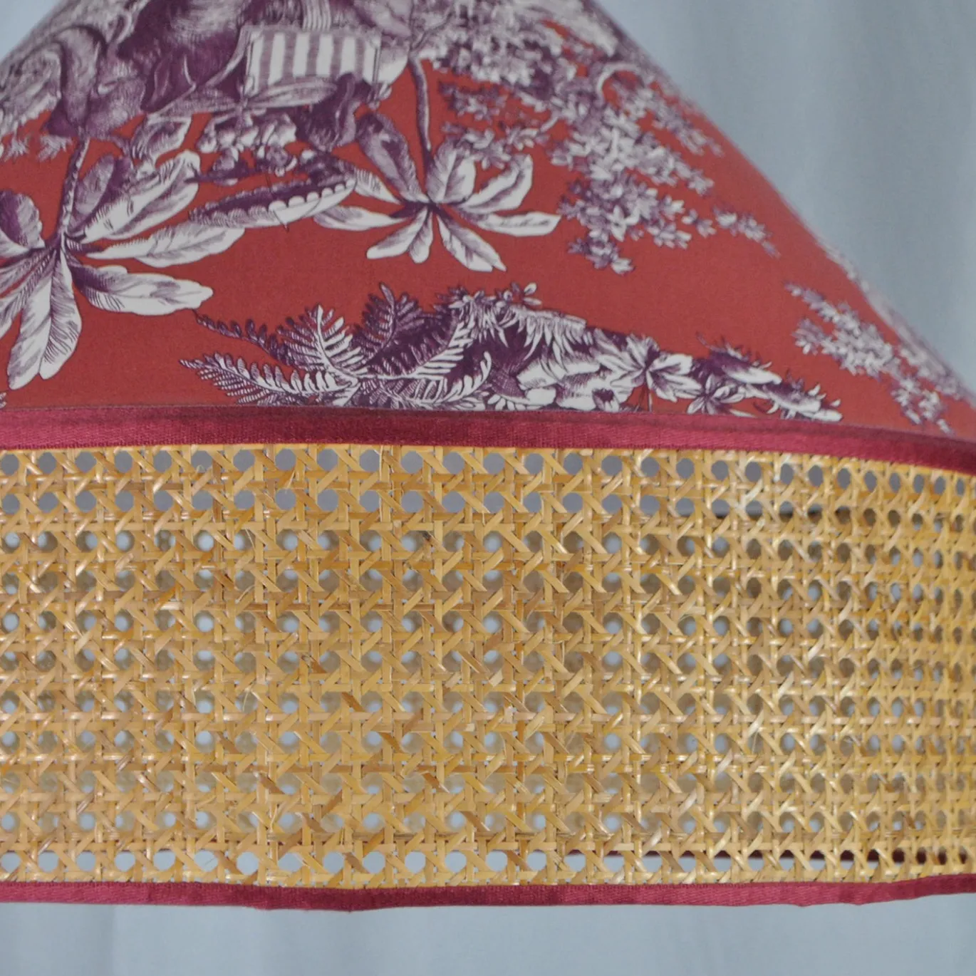 Lampada a sospensione Safari Red con paglia di Vienna
