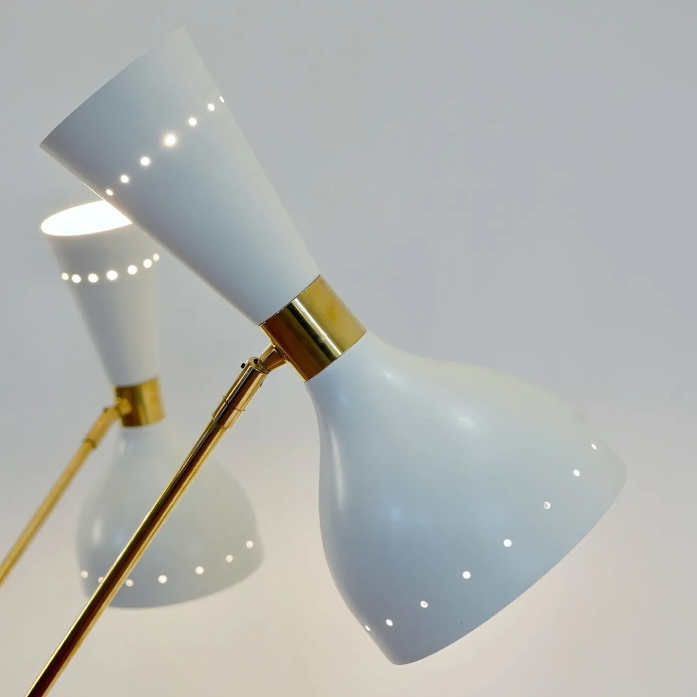 Lampada Contrappeso Terra a tre bracci in Ottone