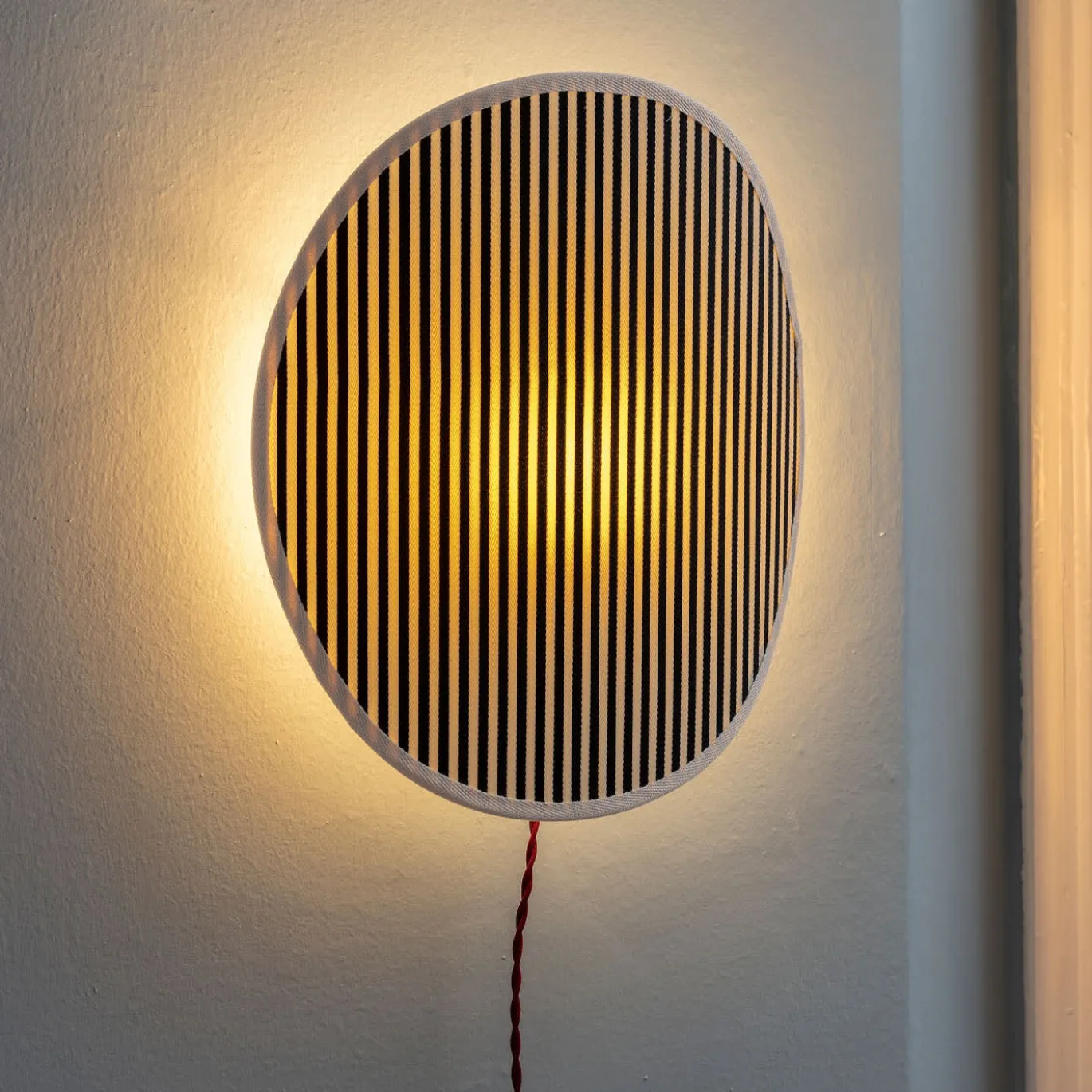 Lampada da parete Alghero con cammeo bianco e nero