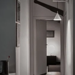 Lampada da parete Cono White di Carlo Guglielmi