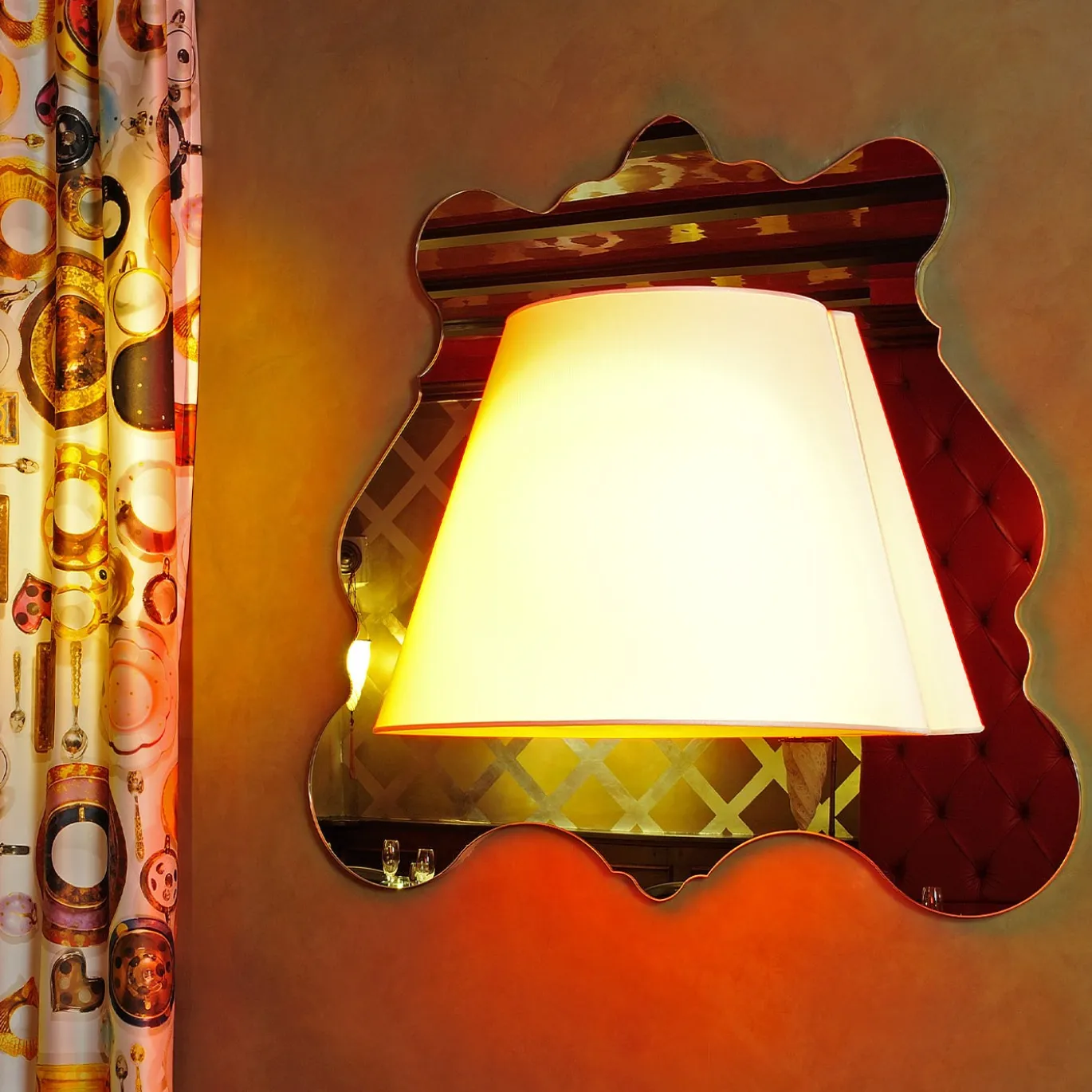Lampada da parete Illusoria Barocco Bianca con cornice a specchio