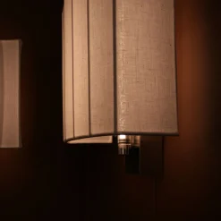 Lampada da parete media Capanni C in lino bianco e acciaio