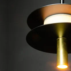 Lampada da parete Oriente nera in acciaio