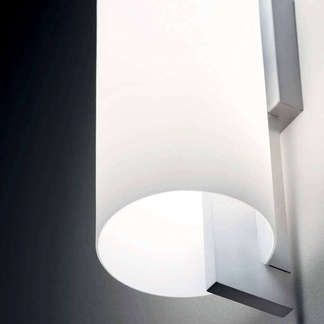 Lampada da parete Phi di Filippo Taidelli