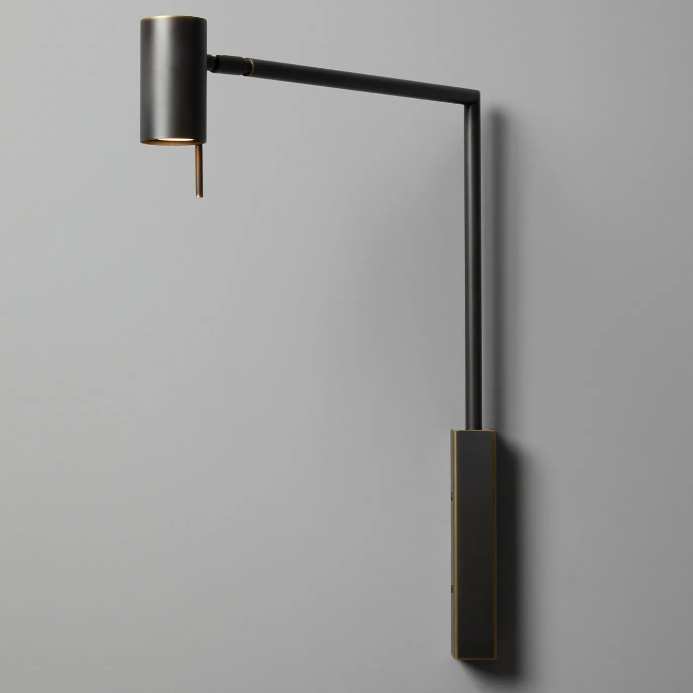 Lampada da parete Rectus con braccio regolabile