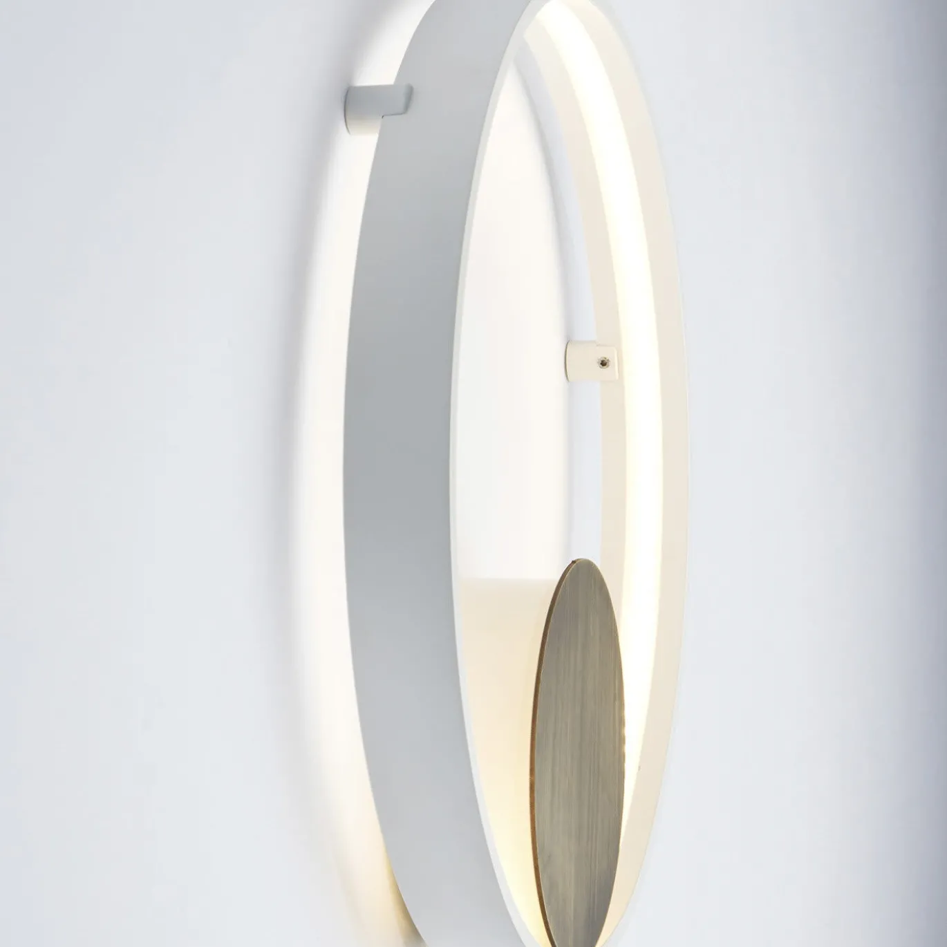 Lampada da parete Rings White di Valerio Cometti - V12 Design