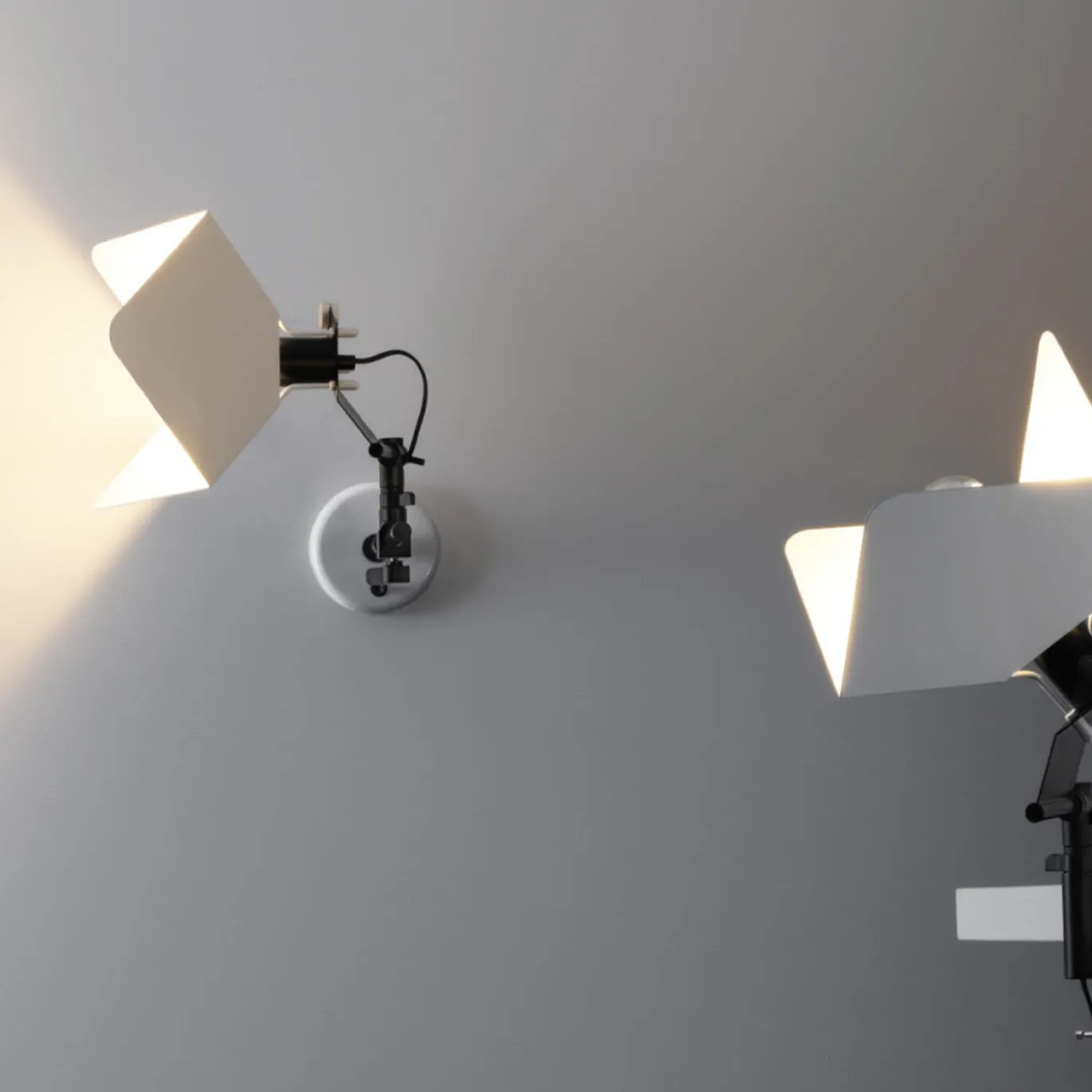Lampada da parete Triedro #1Joe Colombo